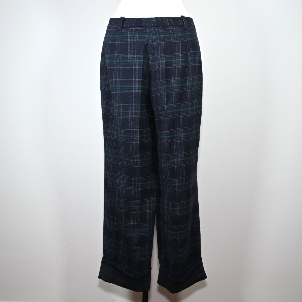 Calça xadrez azul marinho e verde escuro