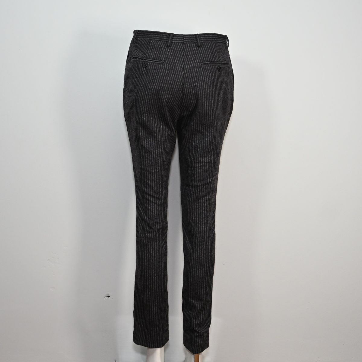 Calça listrada preto e cinza