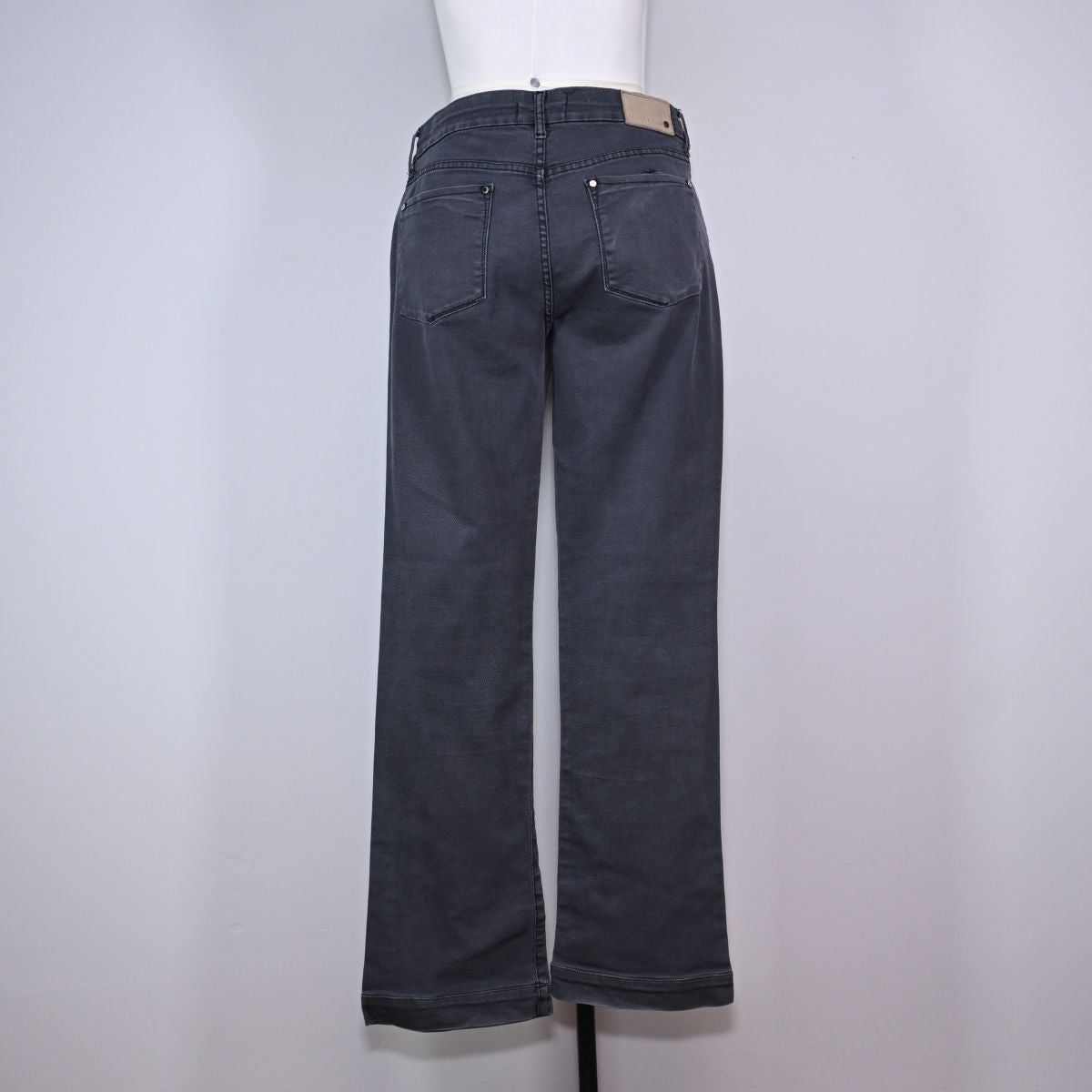 Calça jeans preta reta