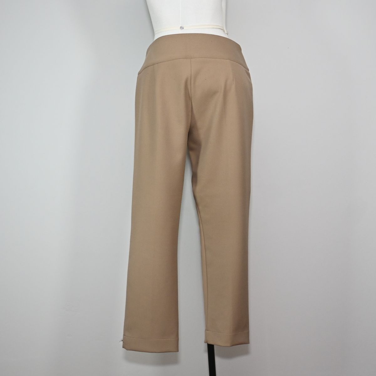 Calça bege de alfaiataria