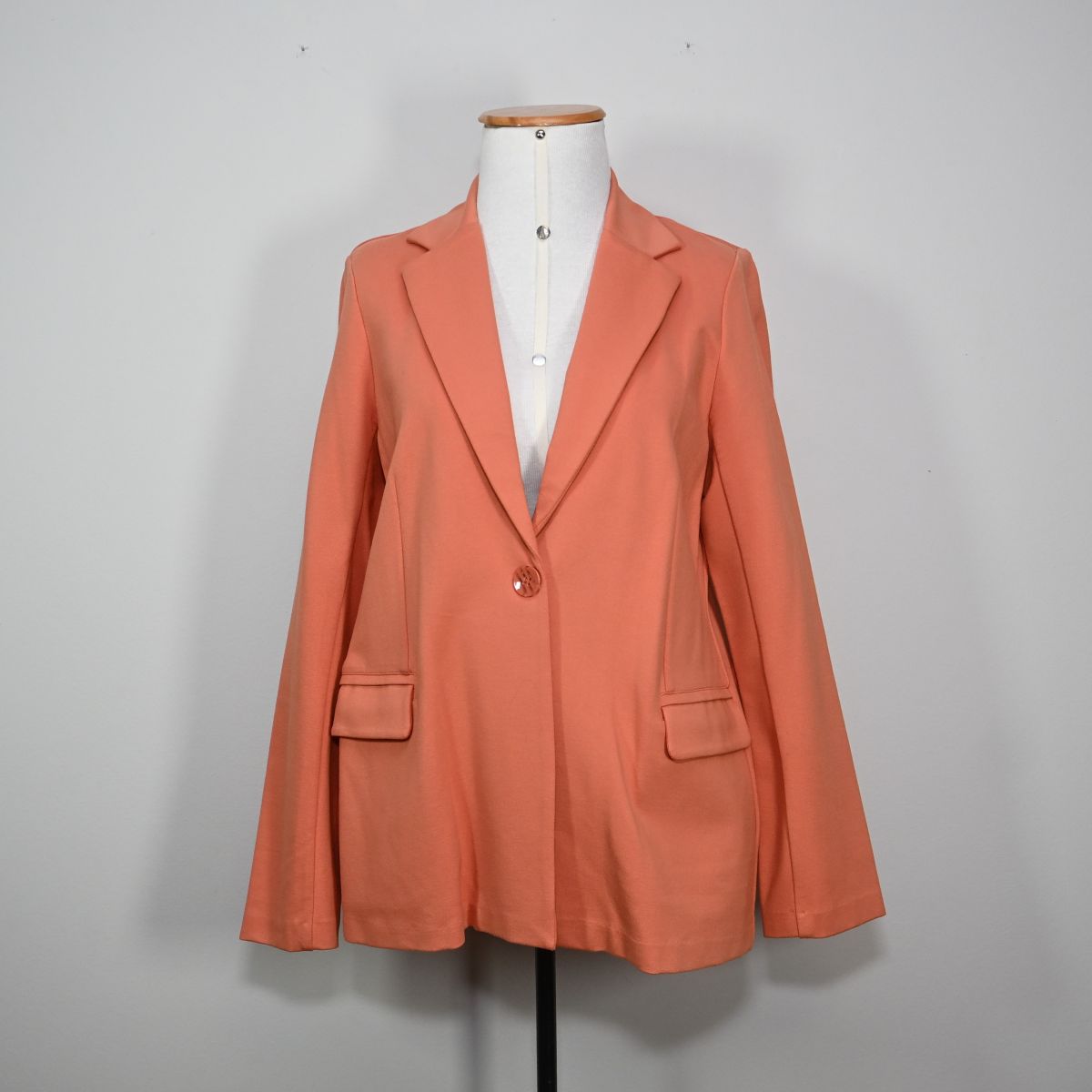 Blazer laranja coral com um botão