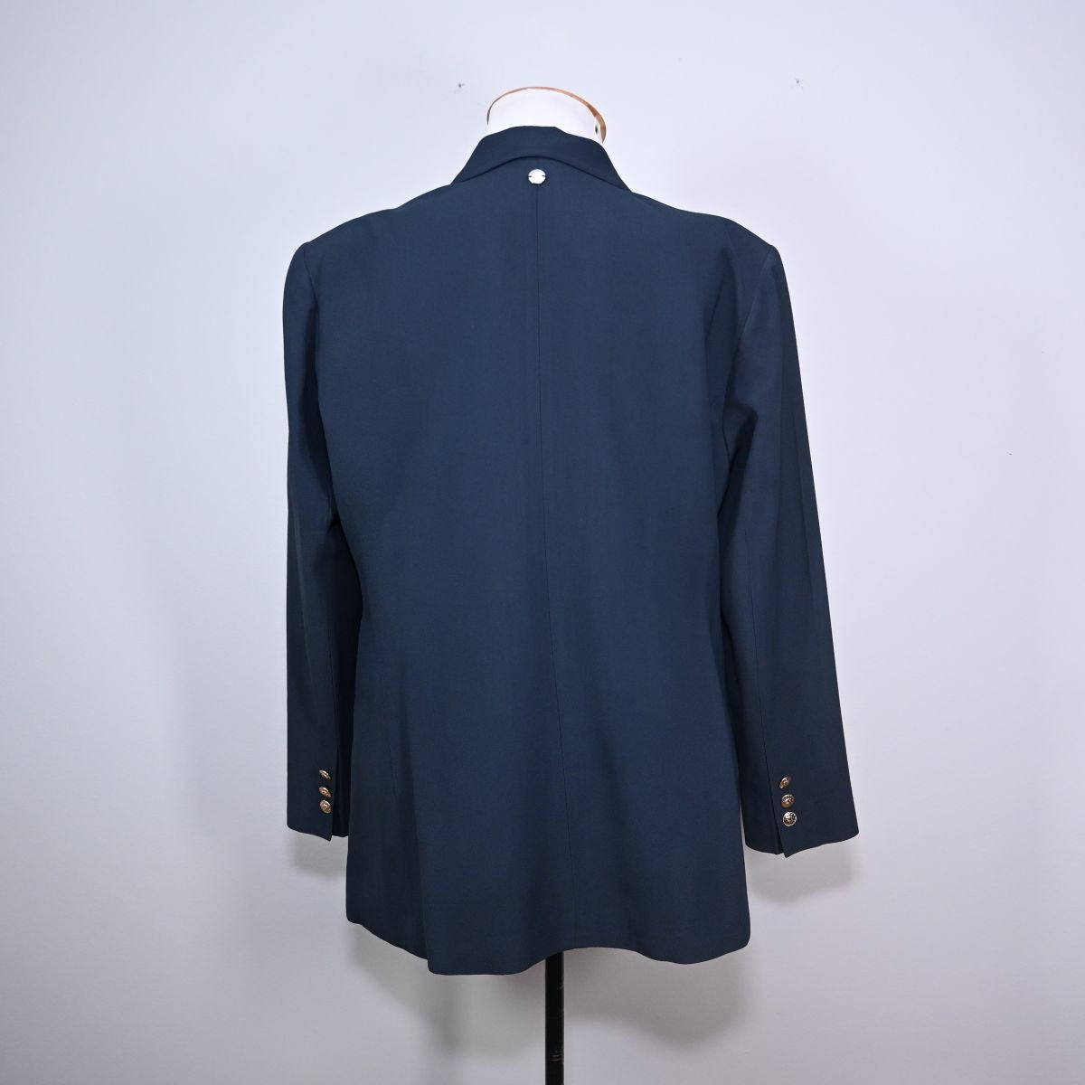 Blazer azul-marinho com botões duplos