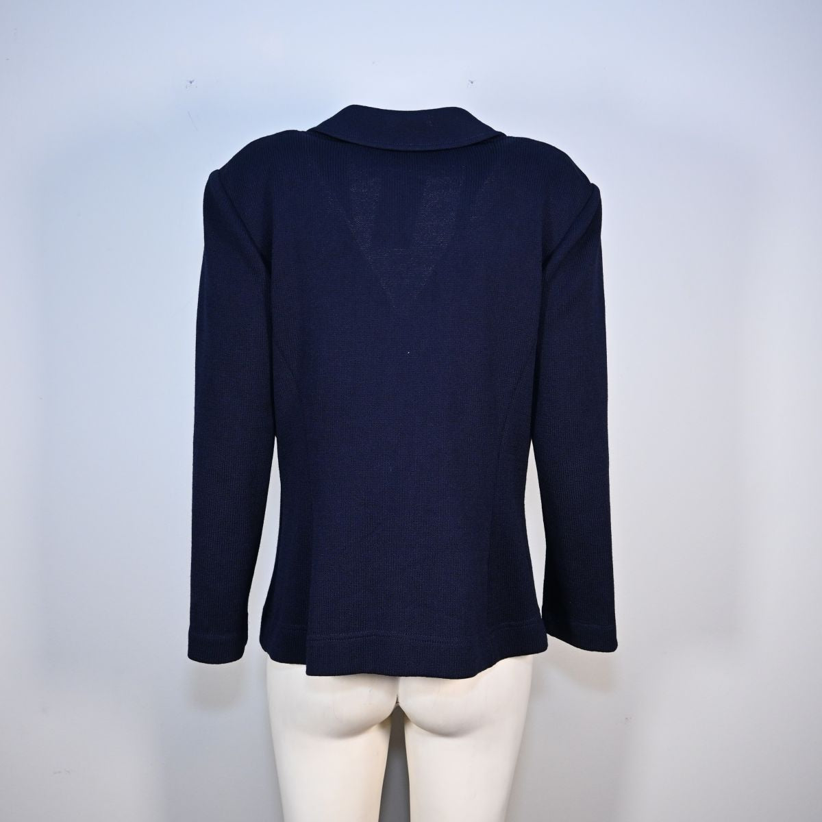 Blazer azul marinho com um botão
