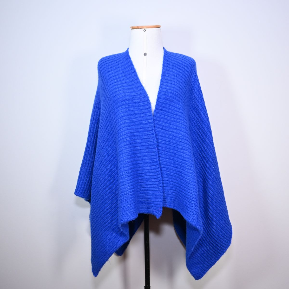 Poncho de malha azul royl