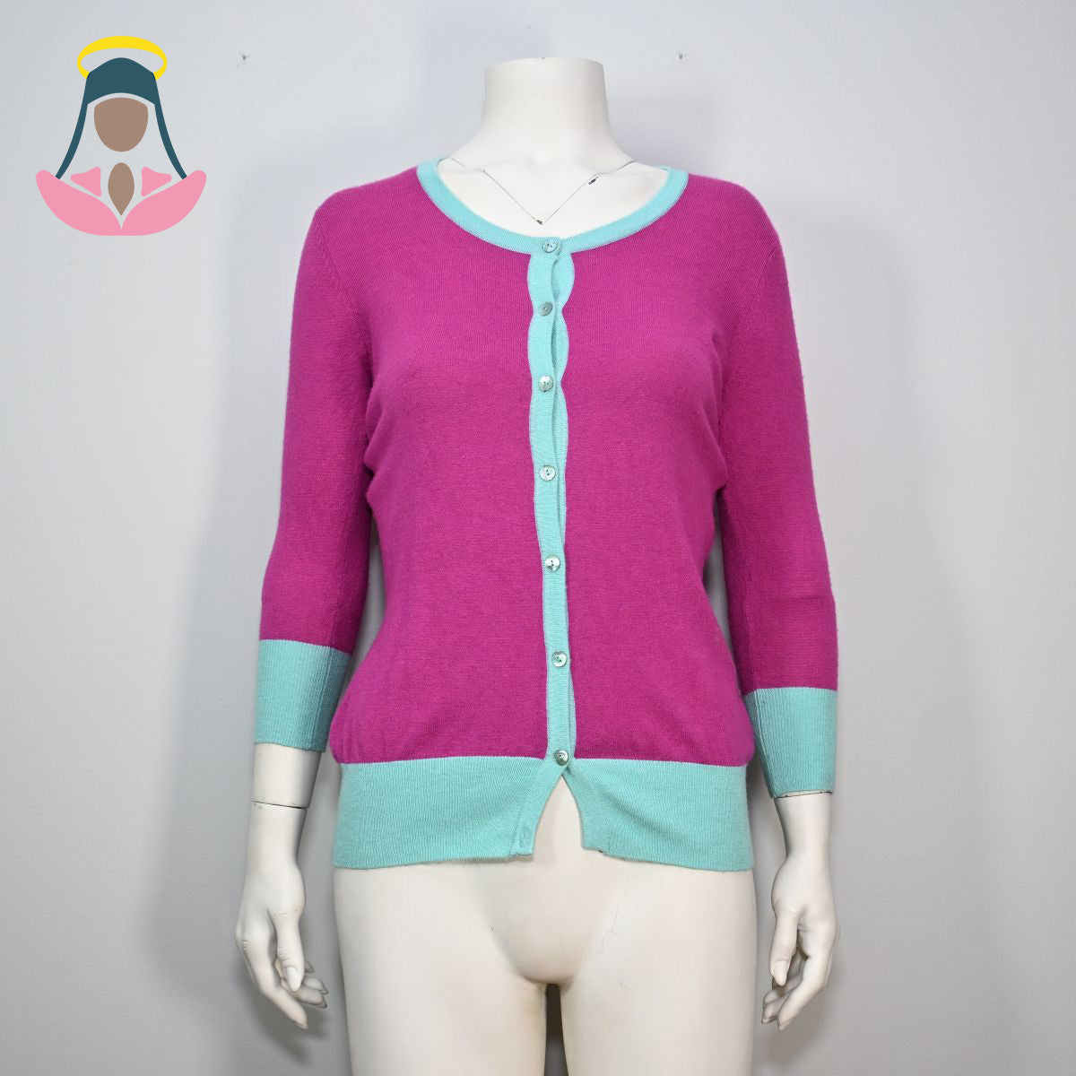 Cardigan rosa e azul claro