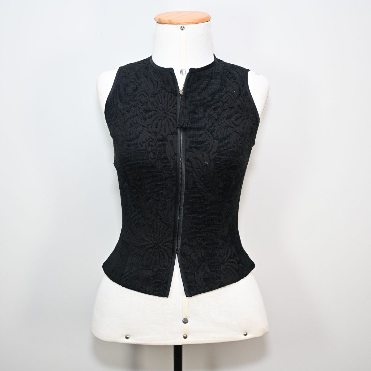 Colete preto de jacquard com zíper