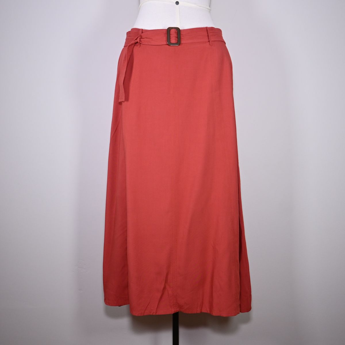 Saia midi terracota com cinto