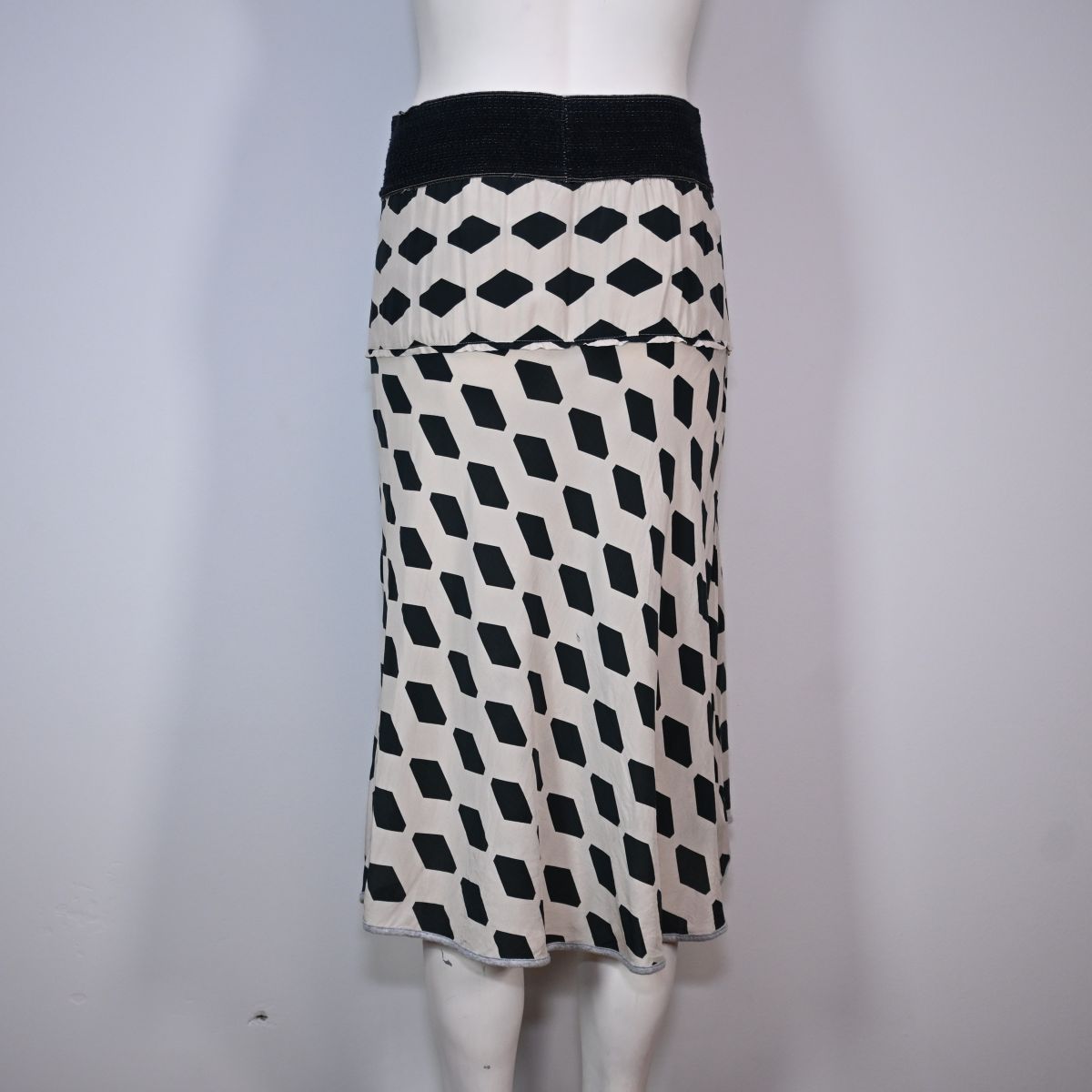 Saia midi estampada com elástico na cintura