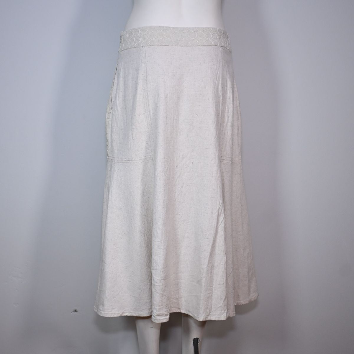 Saia Midi off-white com detalhes texturizados