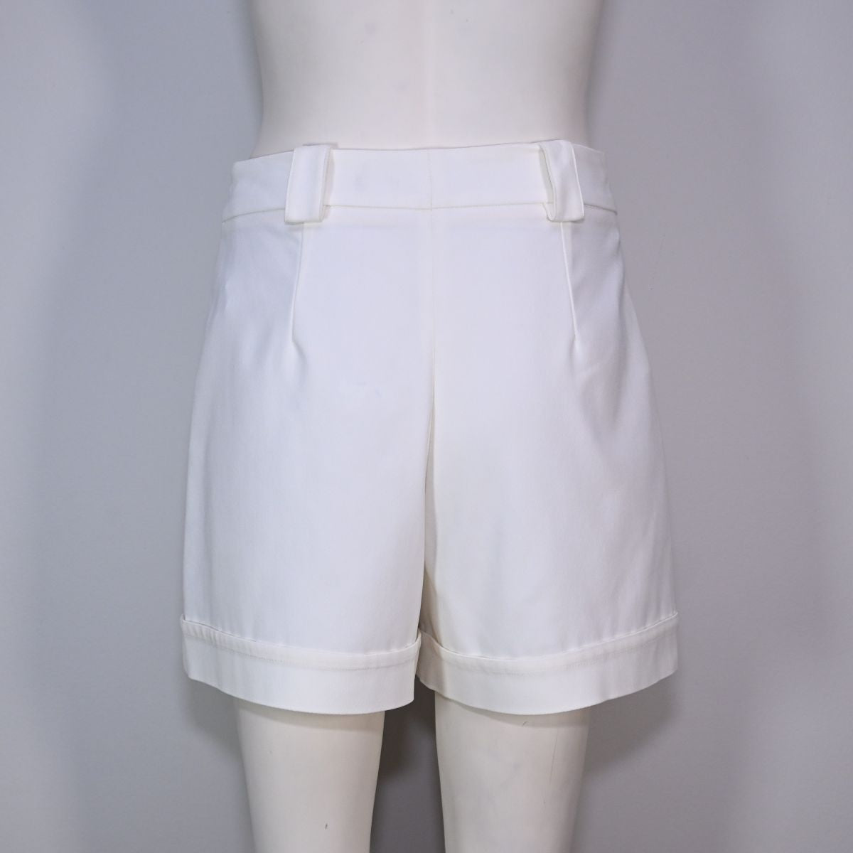 Shorts branco de alfaiataria