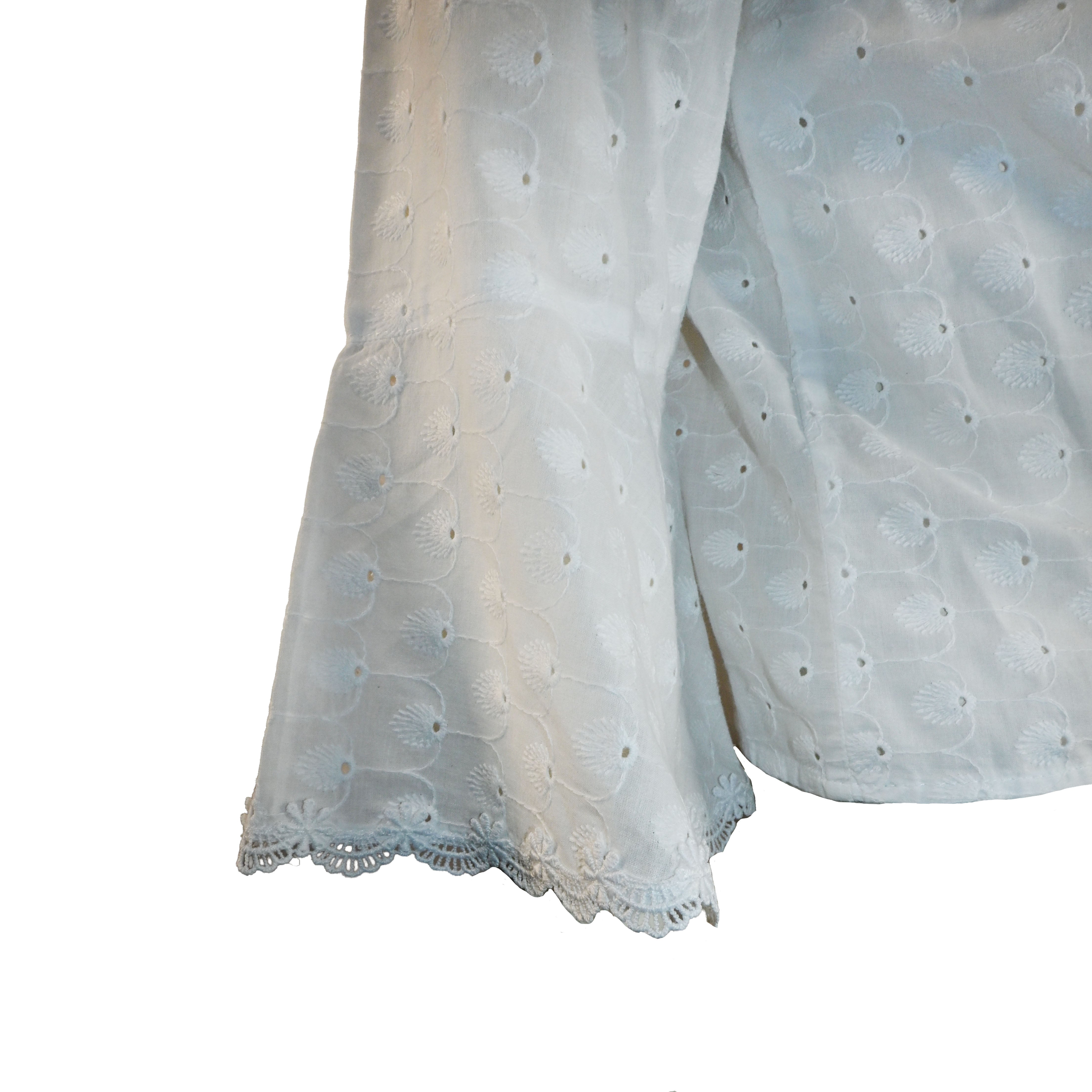 Blusa branca laise com amarração