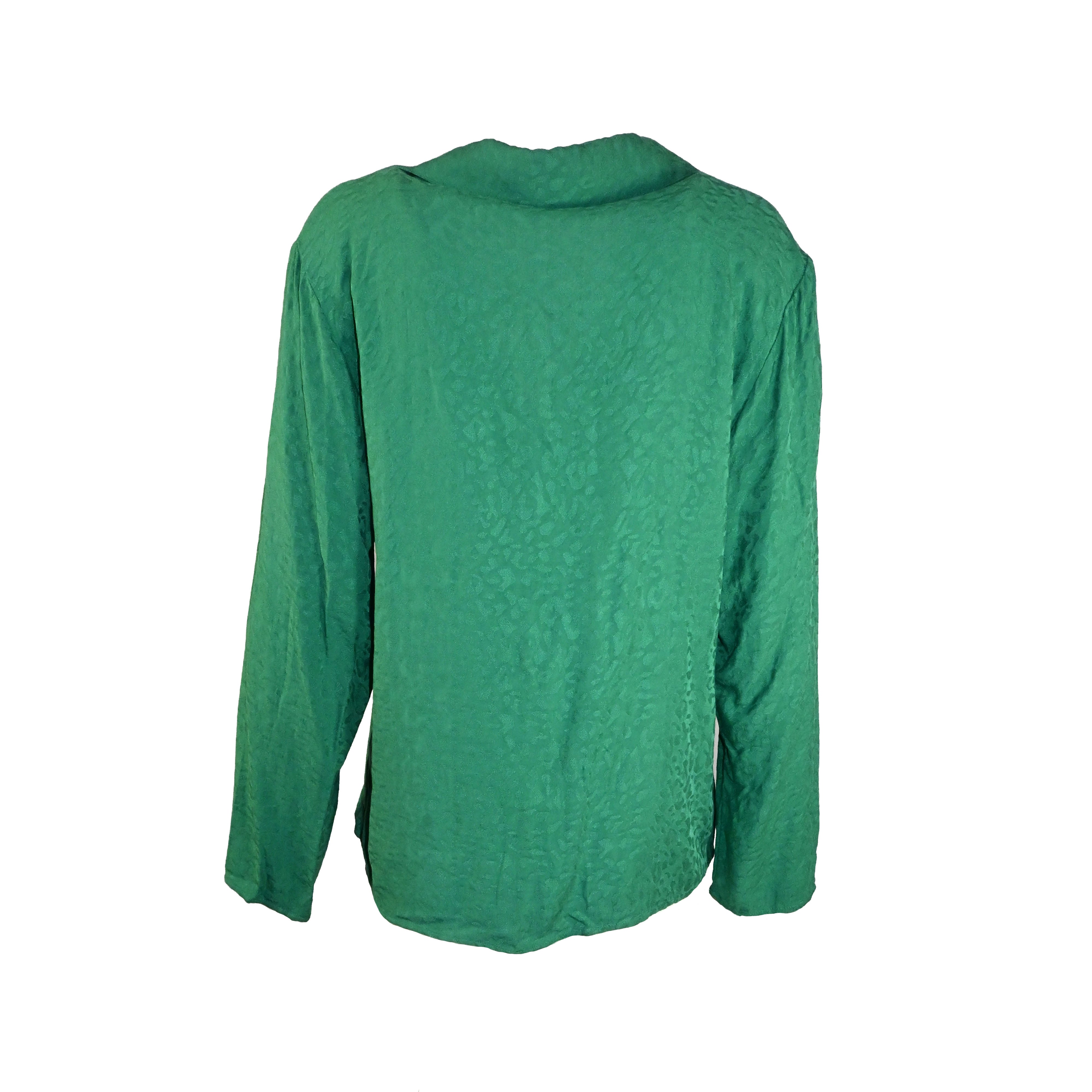 Blusa verde com textura de oncinha
