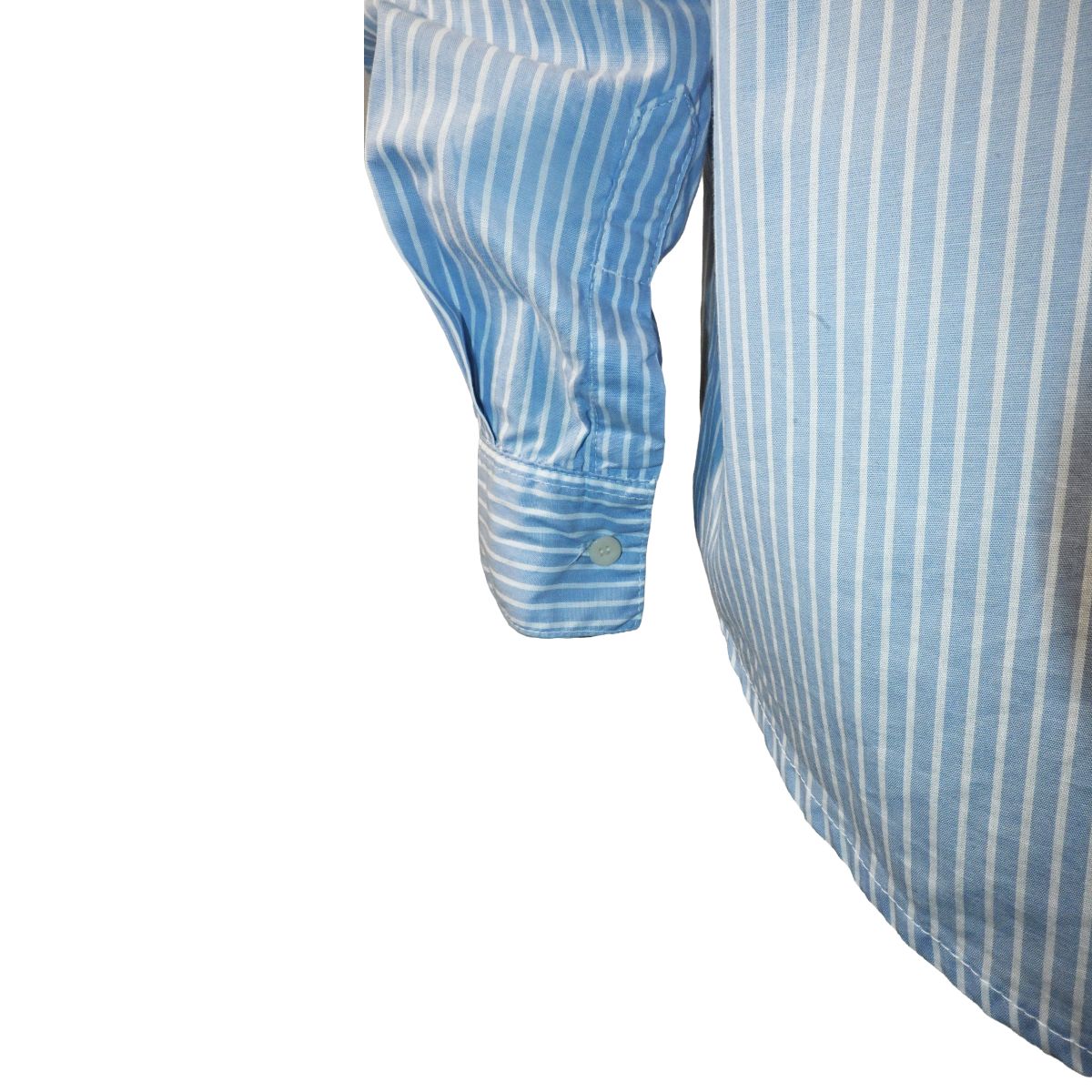 Camisa azul com listras brancas