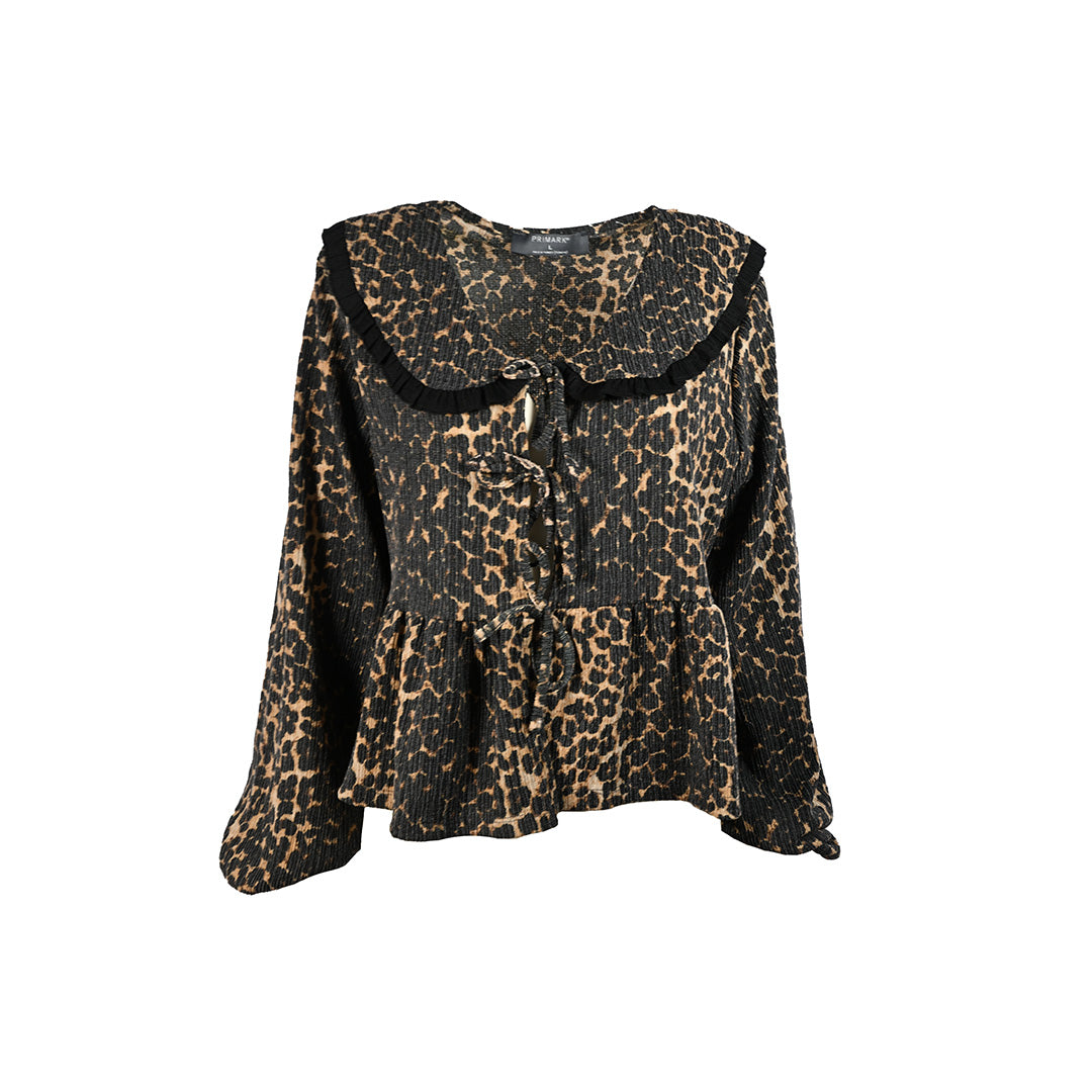 Blusa de oncinha e fechamento de laço