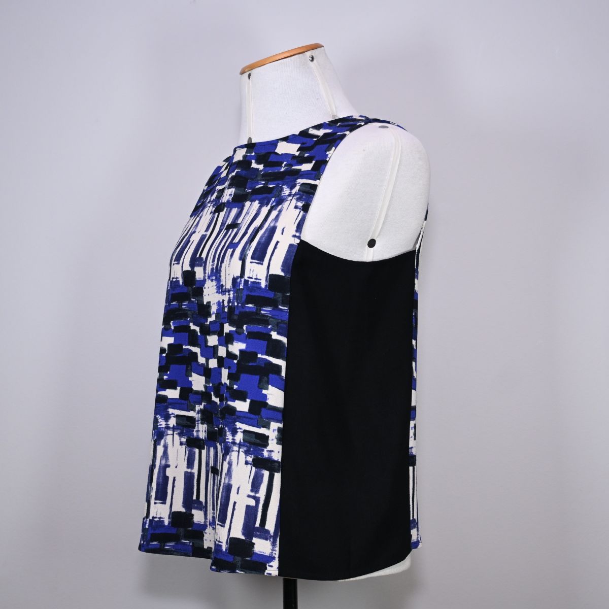 Regata estampada azul, branco e lateral preta