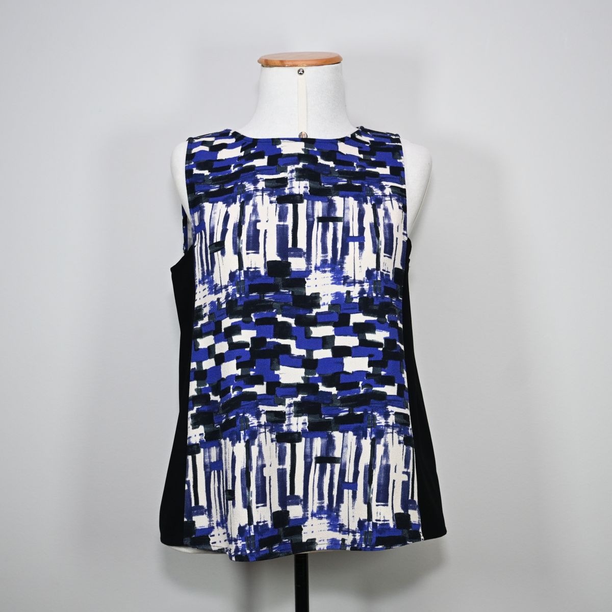 Regata estampada azul, branco e lateral preta