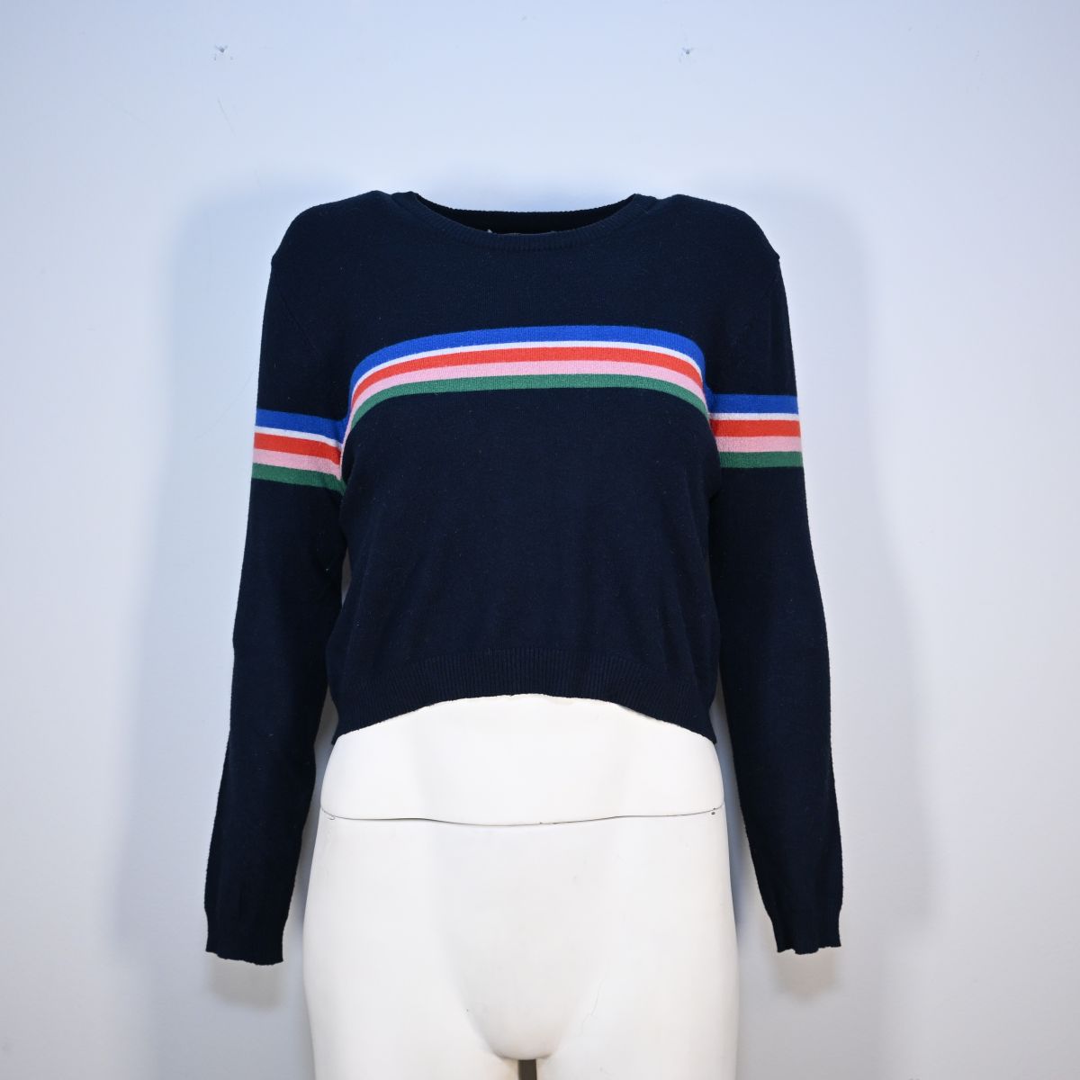 Blusa de malha cropped com listra