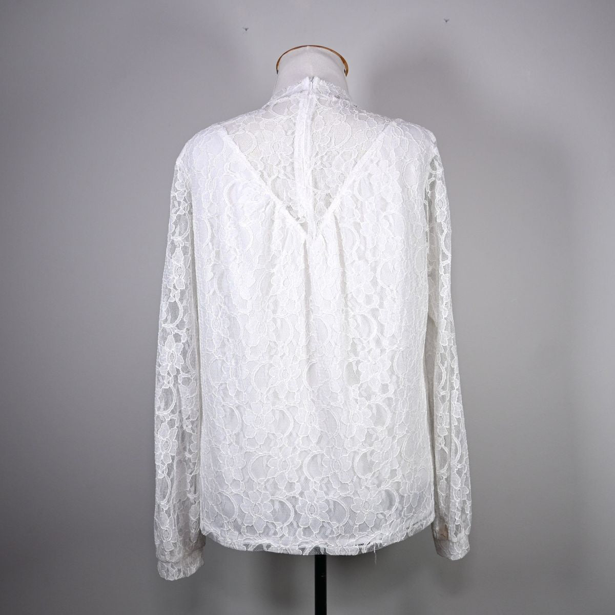 Blusa branca rendada