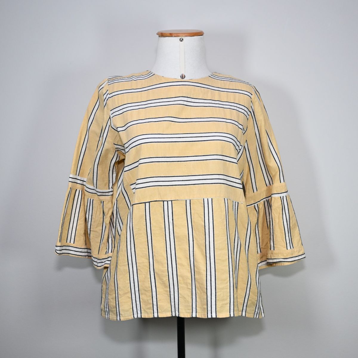 Blusa amarela listrada