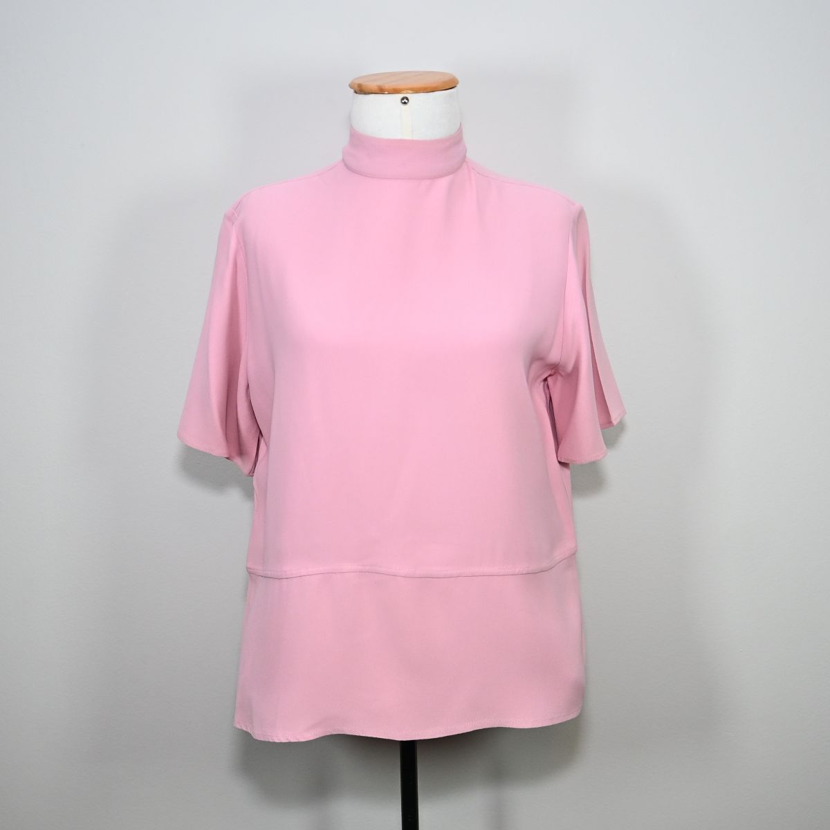 Camiseta rosa com gola alta