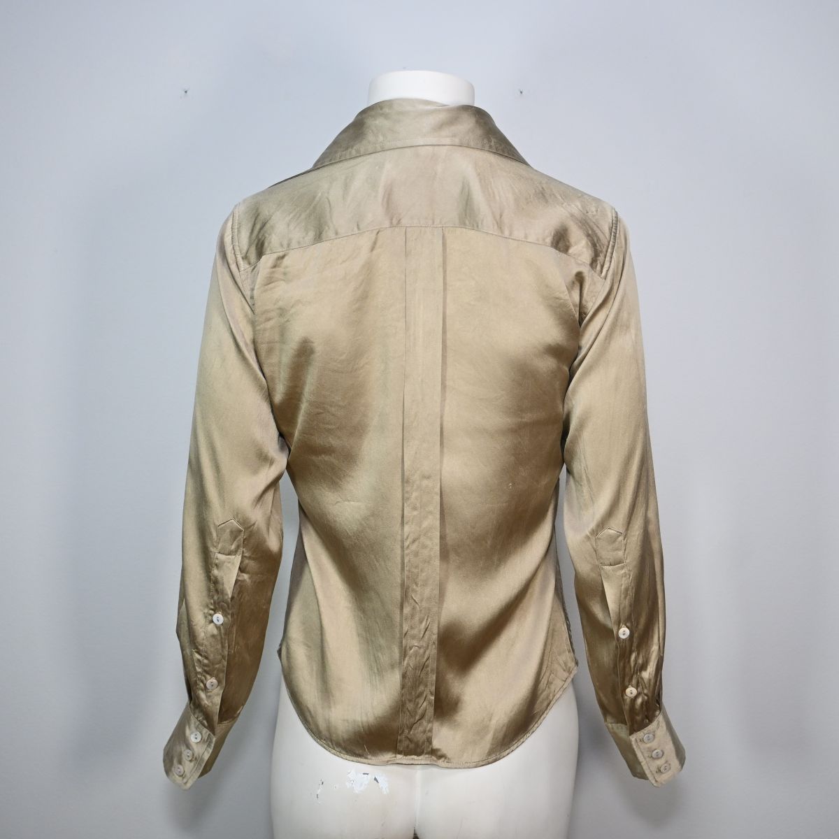 Camisa bege acetinada