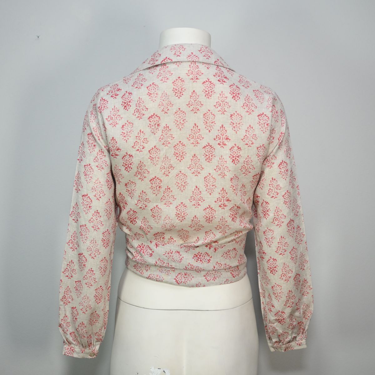 Blusa estampada com amarração