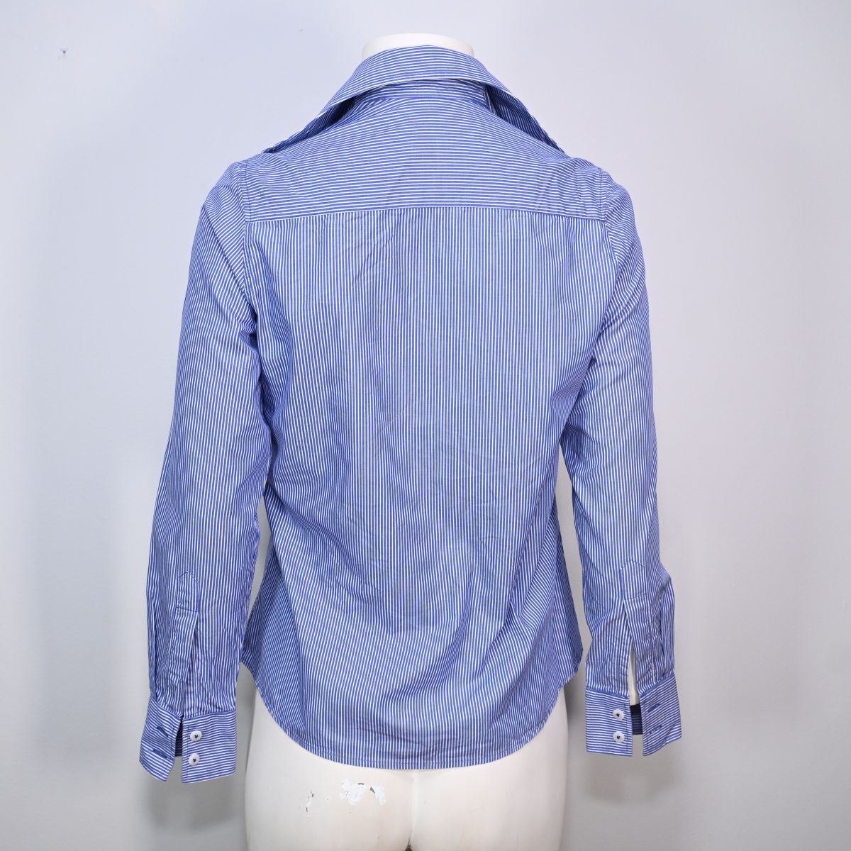 Camisa listrada azul e branco