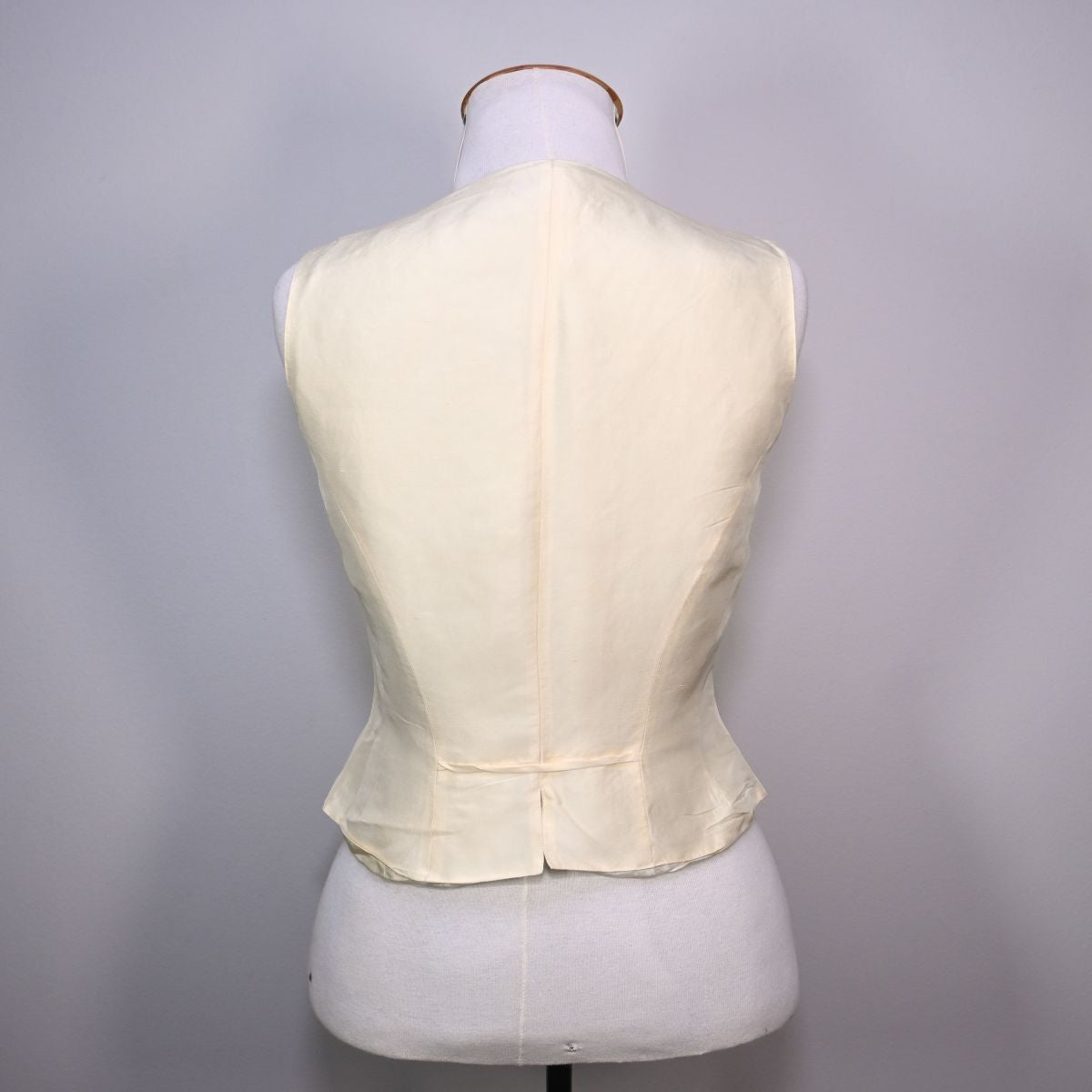 Blusa amarela claro com lantejoulas