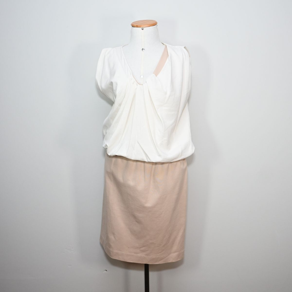 Vestido midi branco e nude