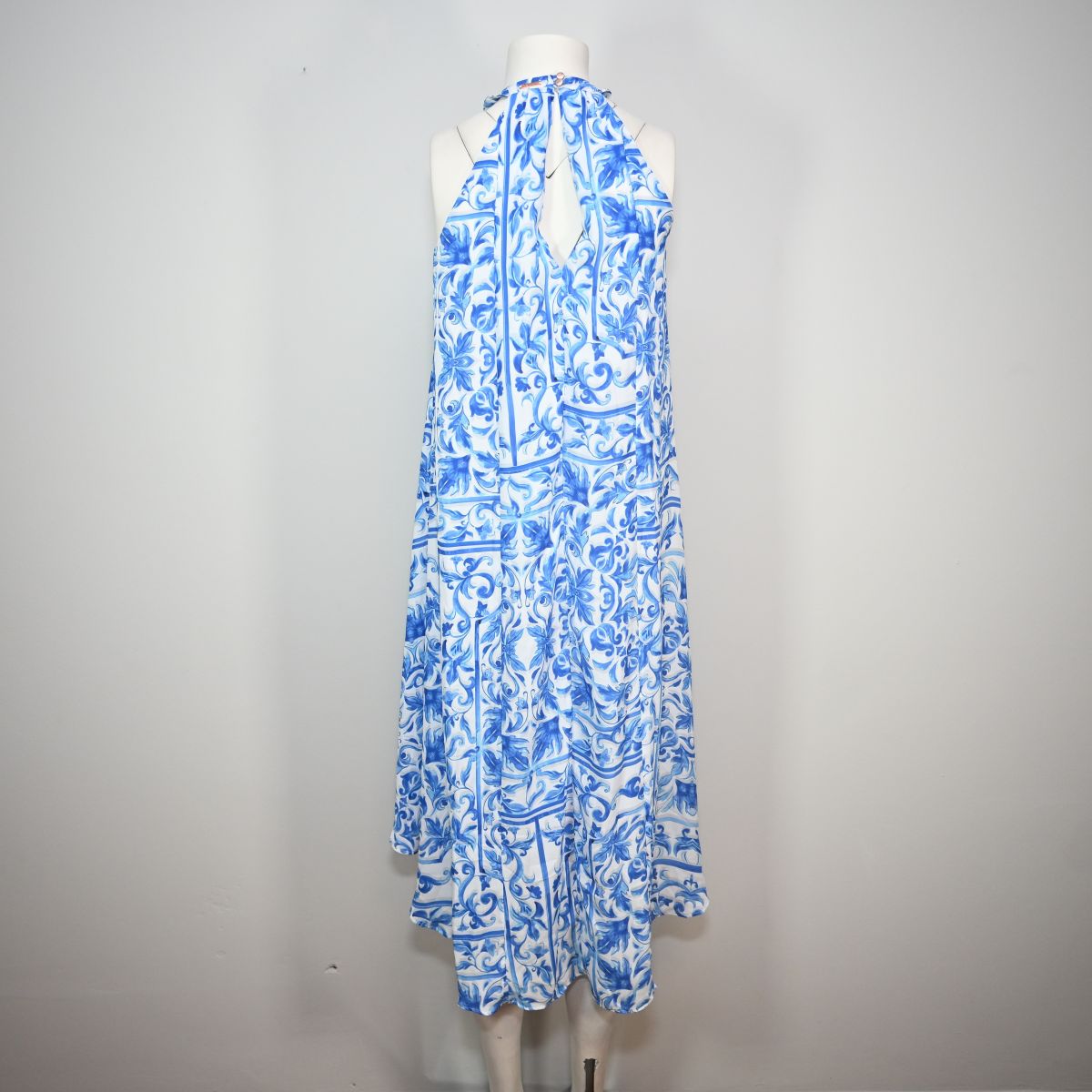 Vestido estampado azul e branco