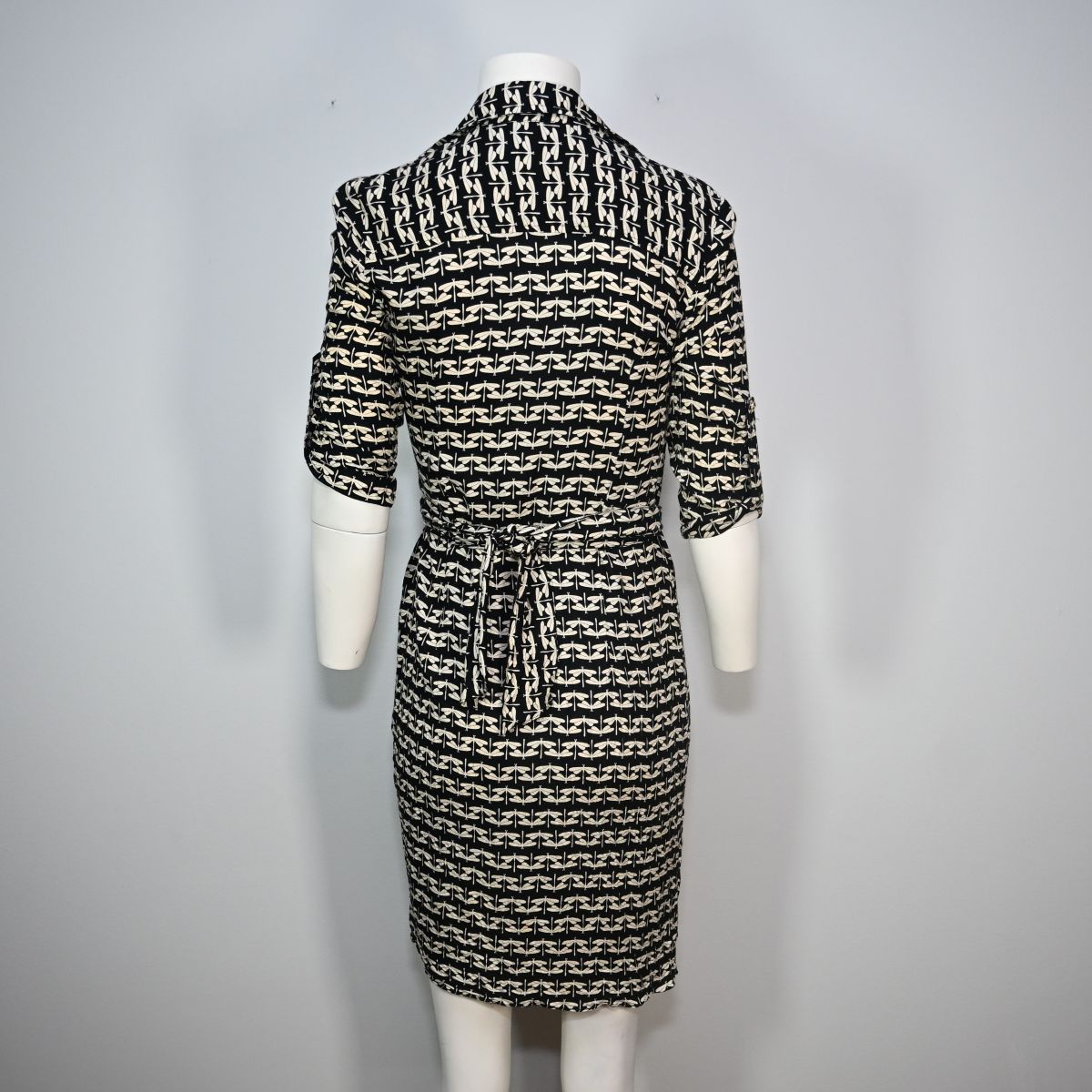 Vestido envelope com estampa de libelulas