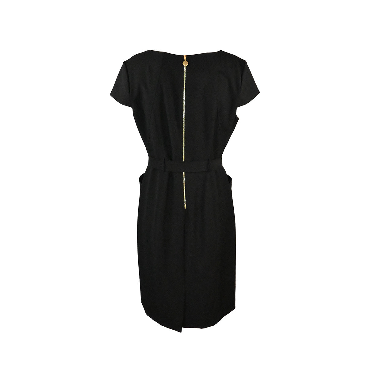 Vestido preto com decote geométrico
