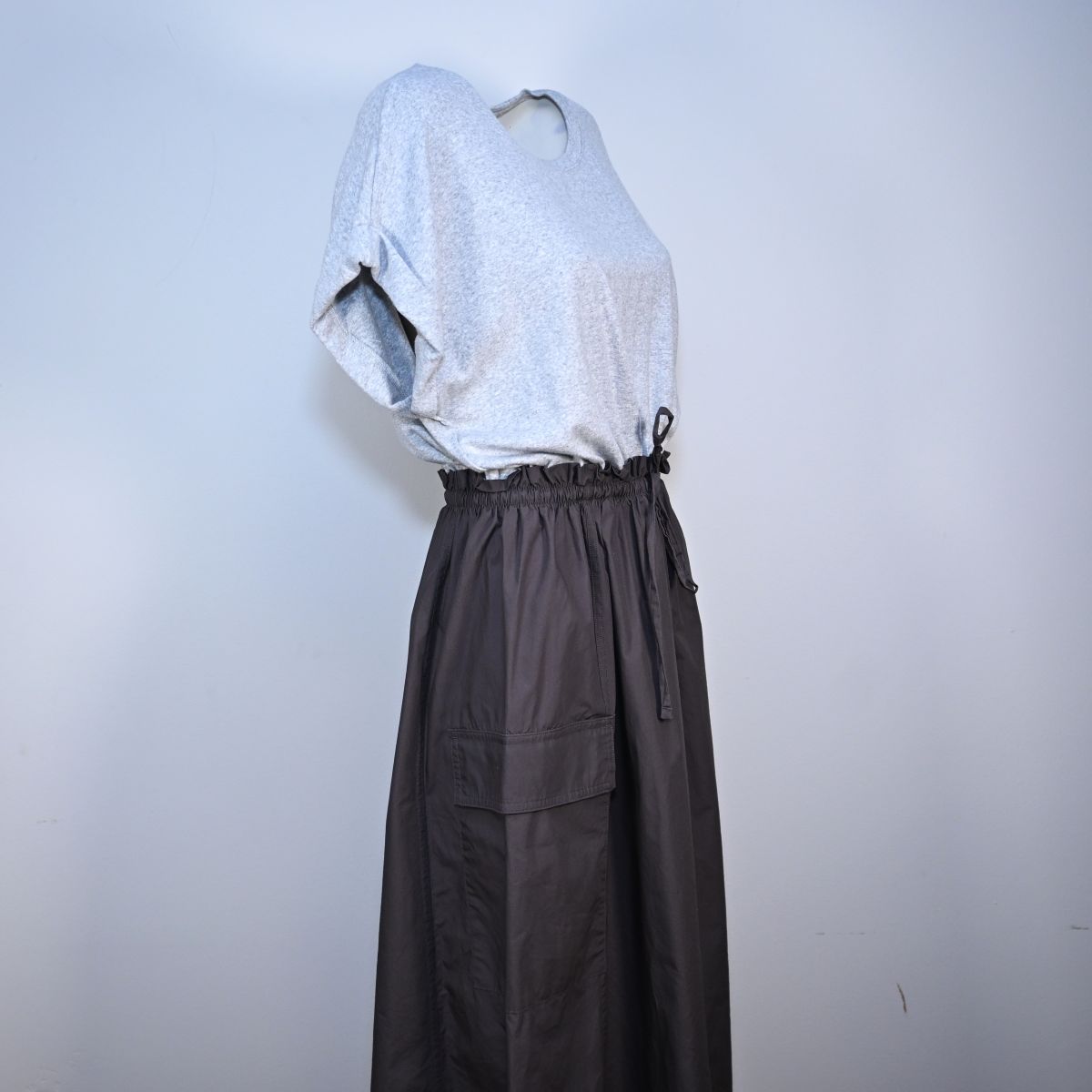 Vestido midi cinza e marrom