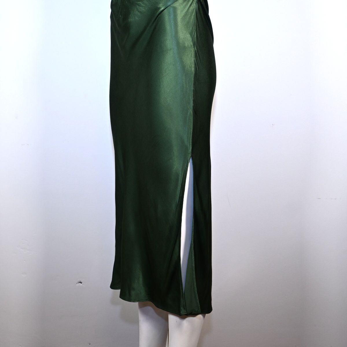Vestido longo verde acetinado