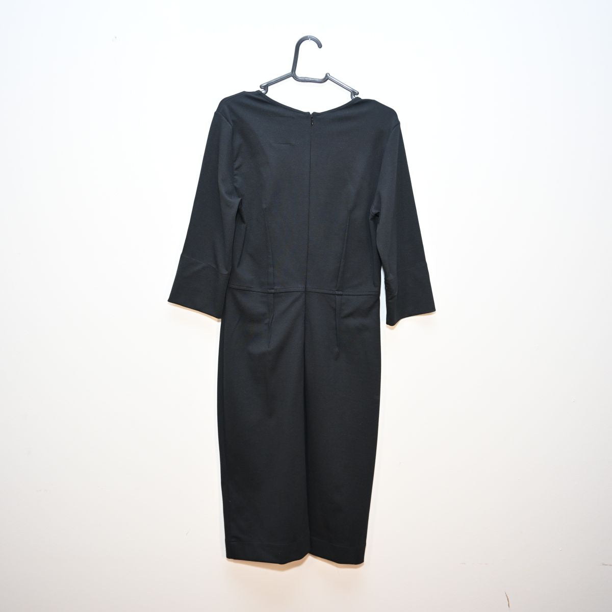 Vestido preto com manga 3/4