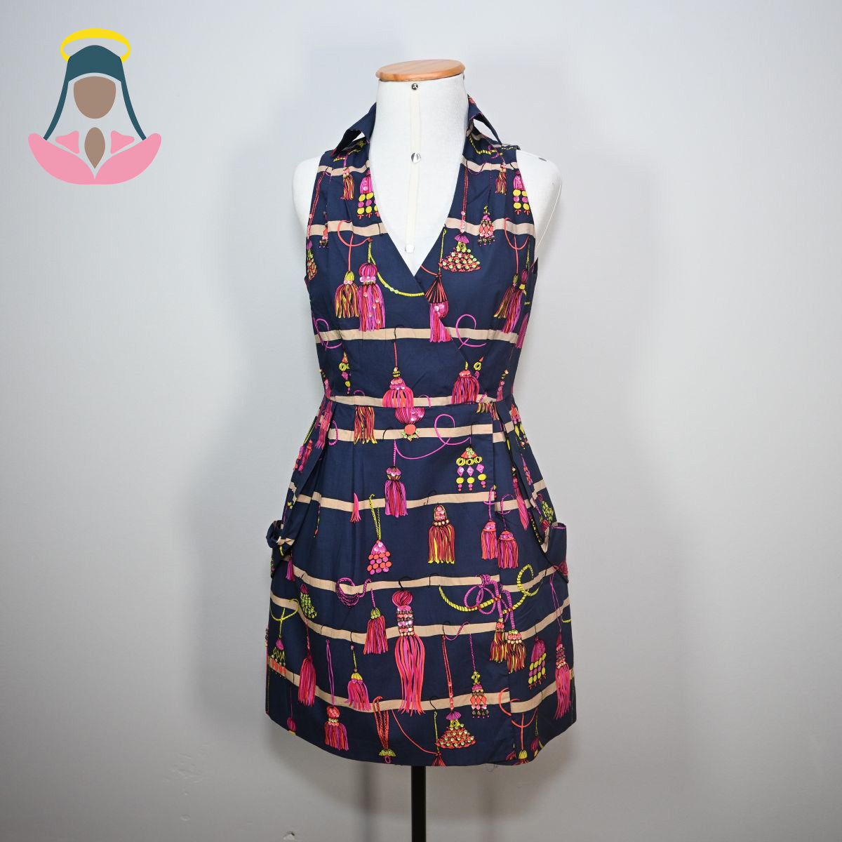 Vestido curto com estapda de taseis