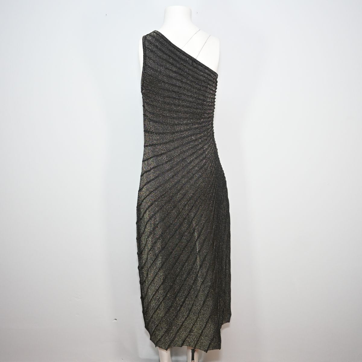 Vestido dourado com um ombro só