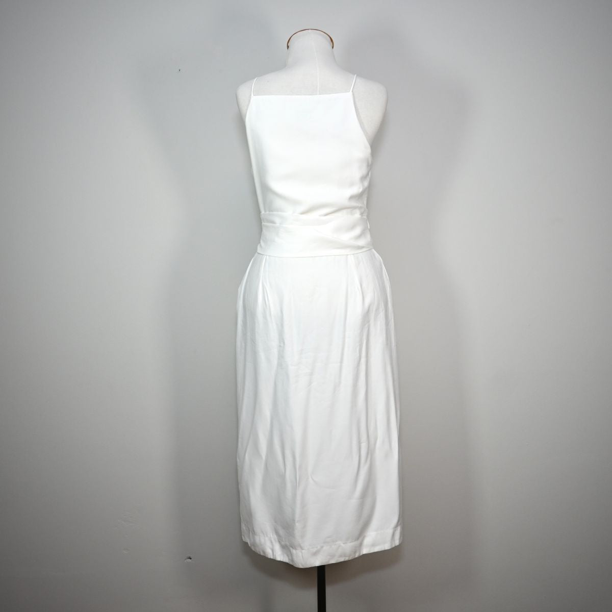 Vestido branco com amarração frontal