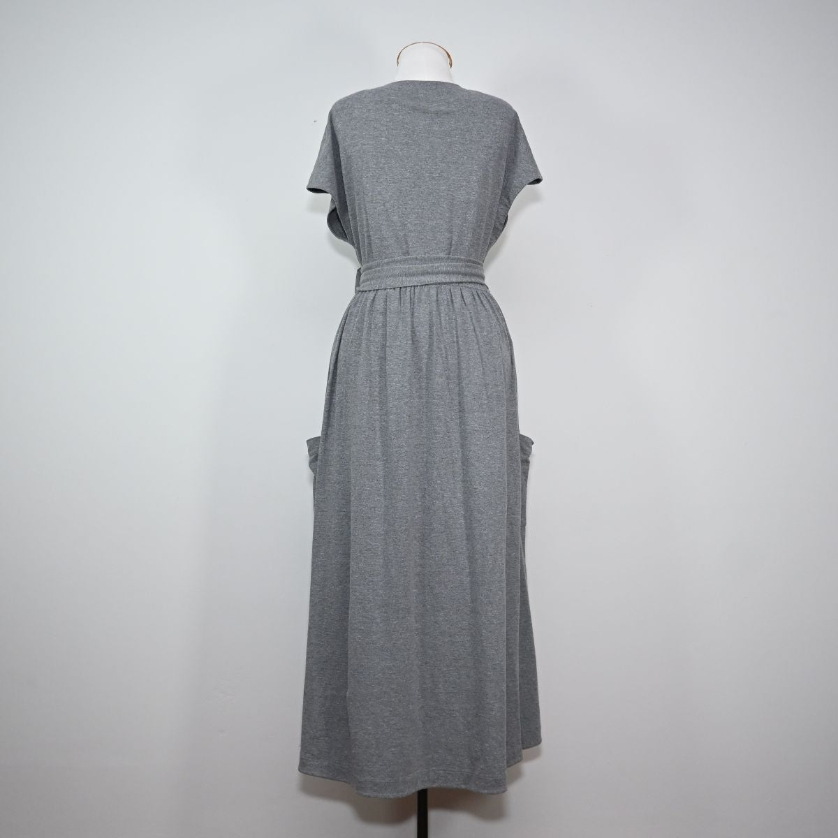 Vestido longo de malha cinza