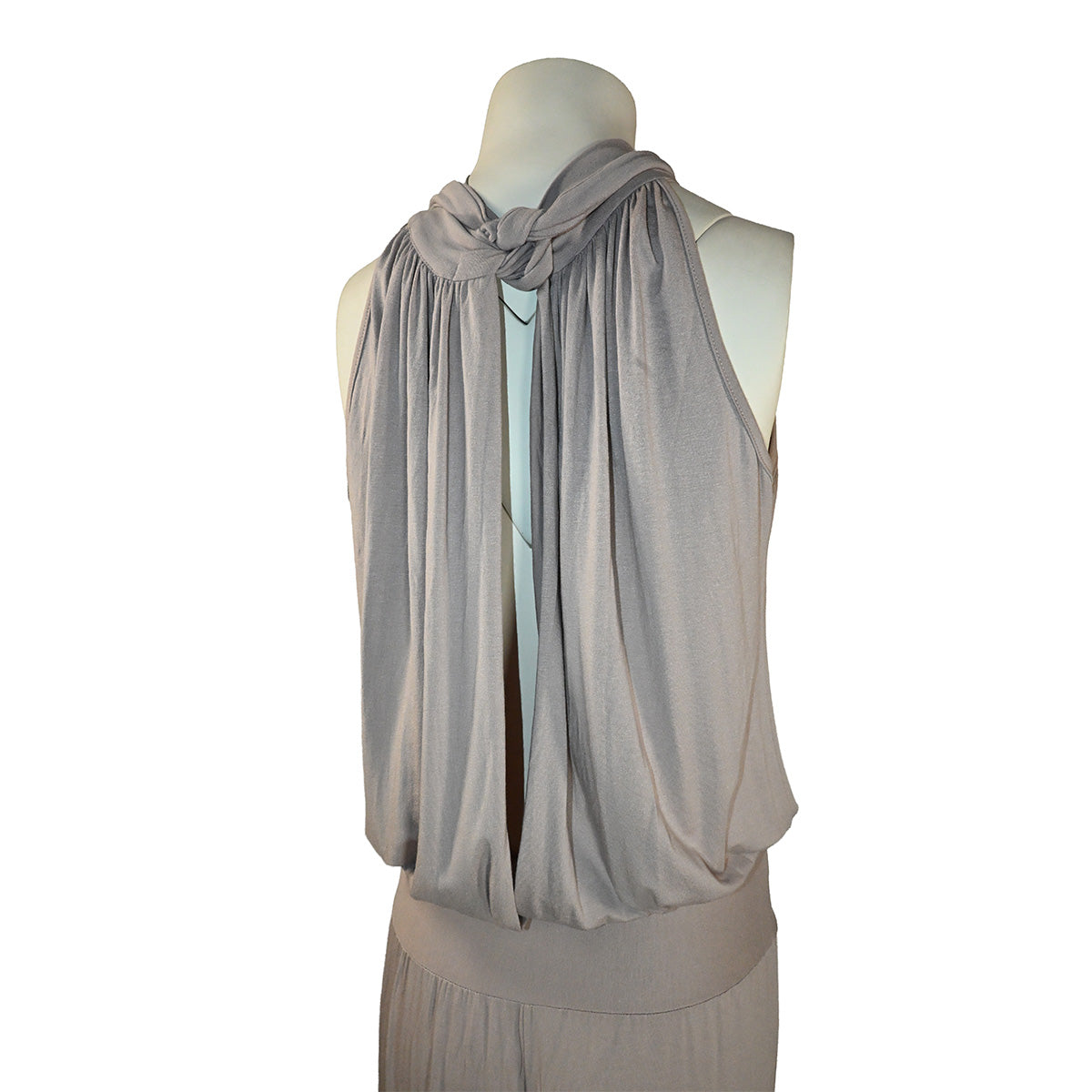 Macacão nude com amarração no pescoço