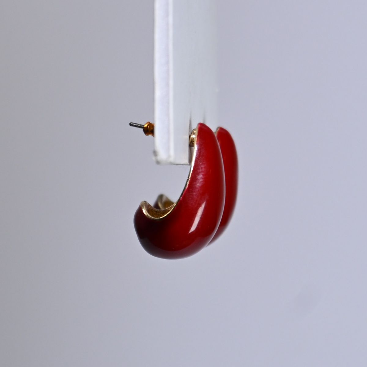 Brinco de gota vermelho