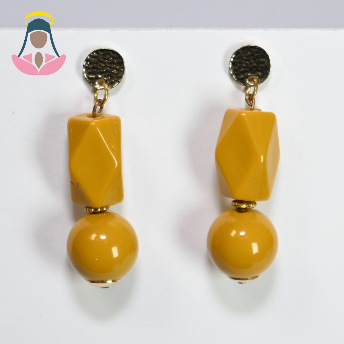 Brincos com miçangas amarelas