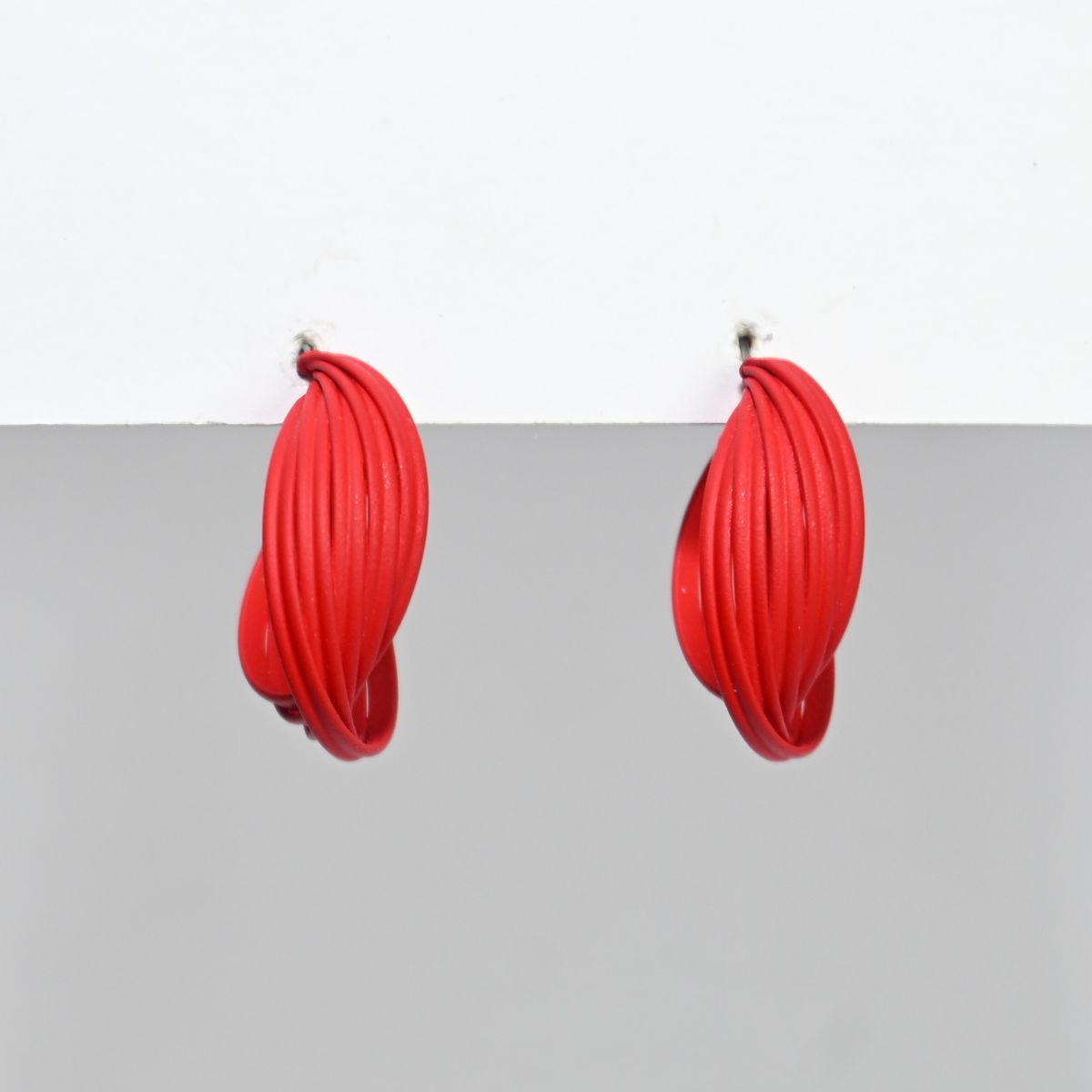 Brincos de argola vermelho