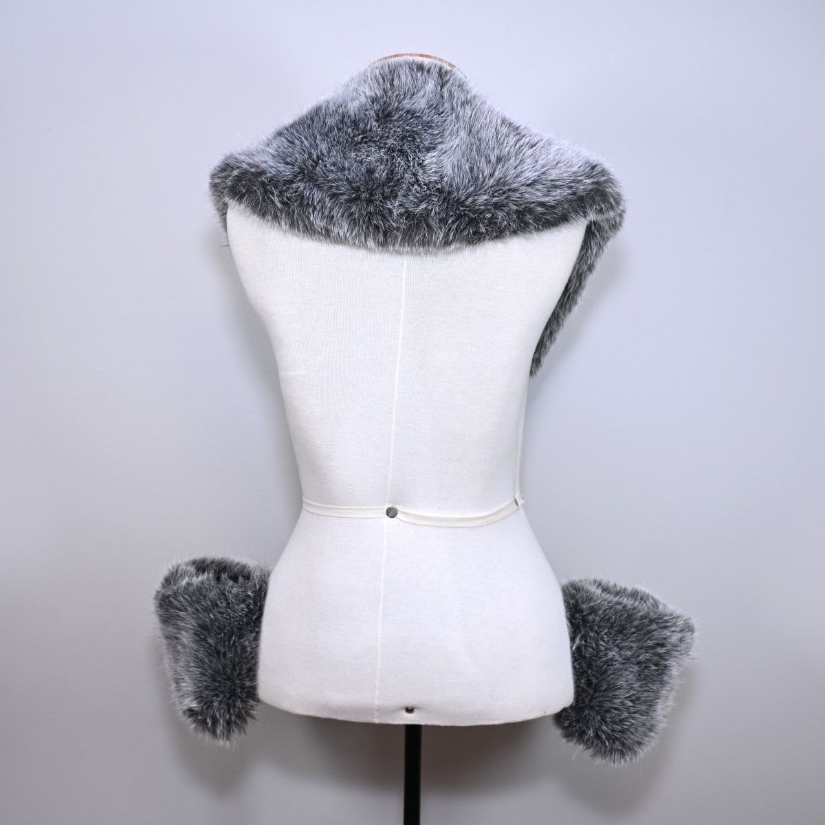 Gola de pelo cinza com munhequeiras conjunto