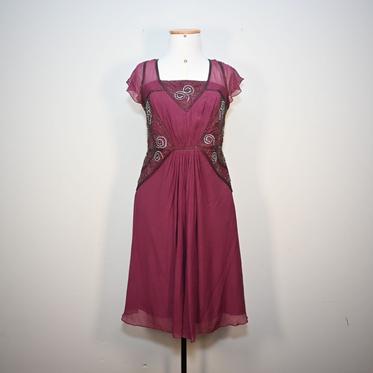 Vestido de festa curto vinho com bordado